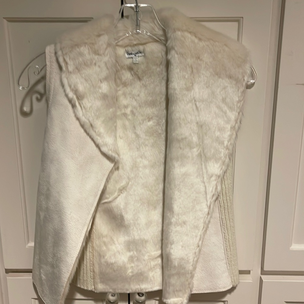 Splendid size 10 off white vest